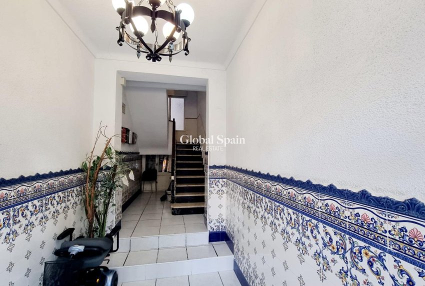 Wiederverkauf - WOHNUNG -
TORREVIEJA - Torrevieja
