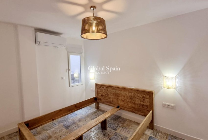 Wiederverkauf - WOHNUNG -
TORREVIEJA - Torrevieja