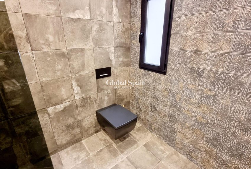 Wiederverkauf - WOHNUNG -
TORREVIEJA - Torrevieja