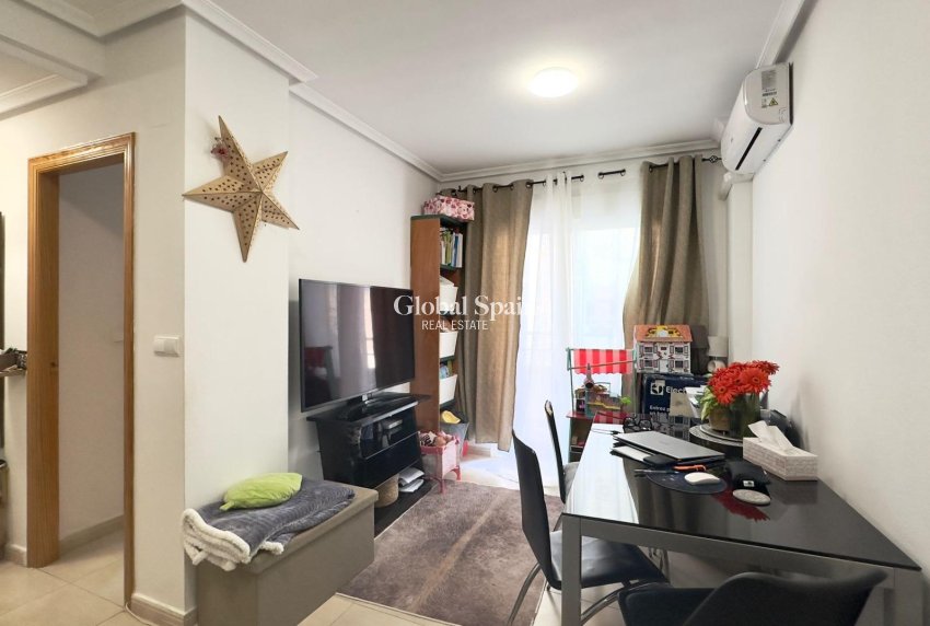 Wiederverkauf - WOHNUNG -
TORREVIEJA - Torrevieja