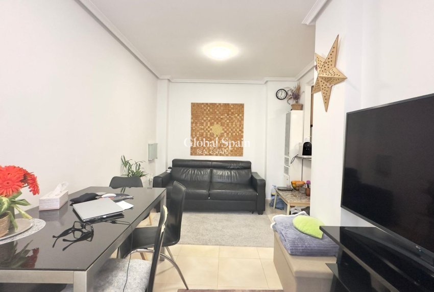Wiederverkauf - WOHNUNG -
TORREVIEJA - Torrevieja