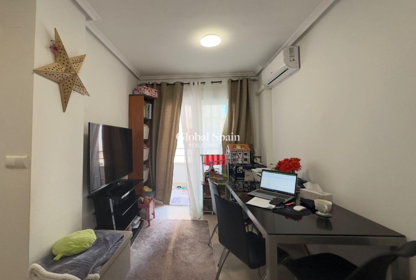 Wiederverkauf - WOHNUNG -
TORREVIEJA - Torrevieja