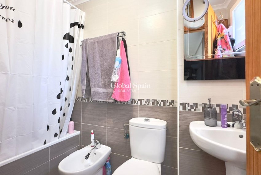 Wiederverkauf - WOHNUNG -
TORREVIEJA - Torrevieja