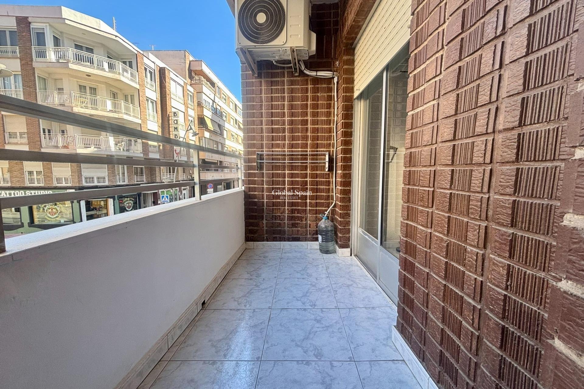 Wiederverkauf - WOHNUNG -
TORREVIEJA - Torrevieja
