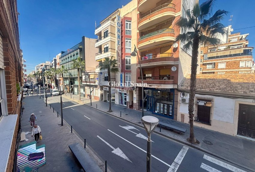 Wiederverkauf - WOHNUNG -
TORREVIEJA - Torrevieja