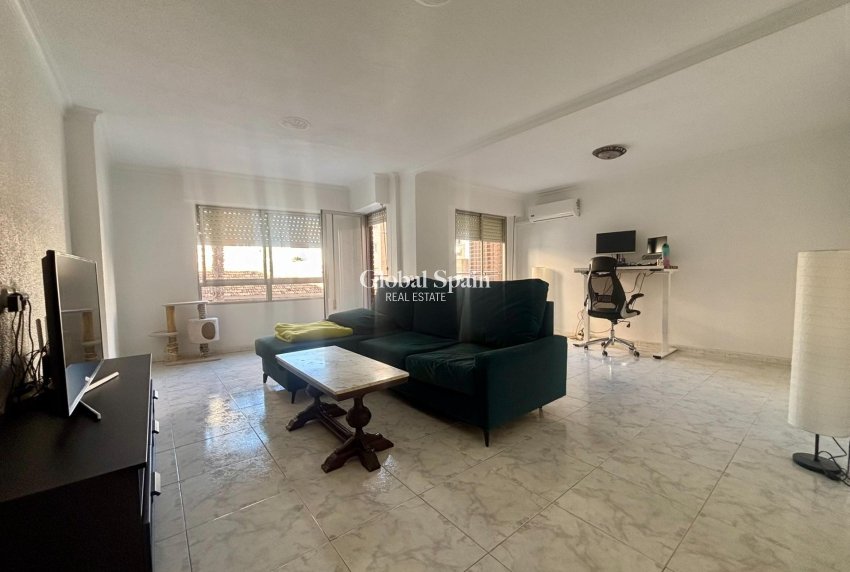 Wiederverkauf - WOHNUNG -
TORREVIEJA - Torrevieja