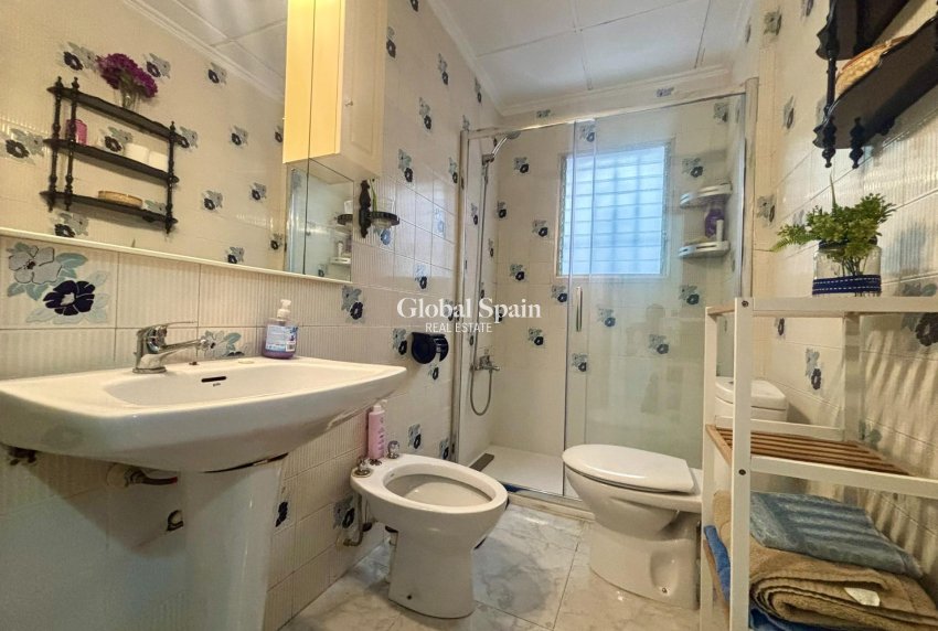 Wiederverkauf - WOHNUNG -
TORREVIEJA - Torrevieja