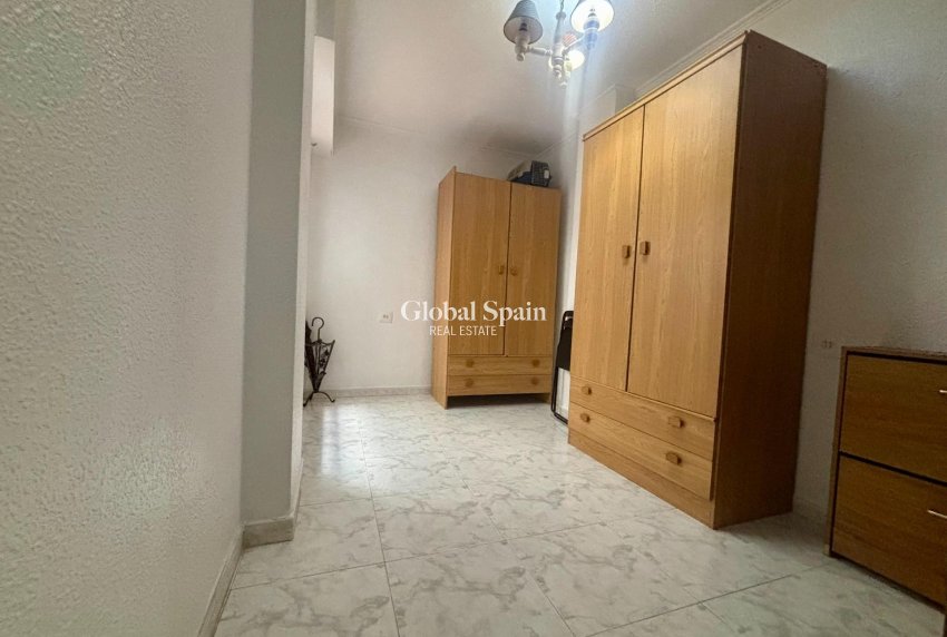 Wiederverkauf - WOHNUNG -
TORREVIEJA - Torrevieja