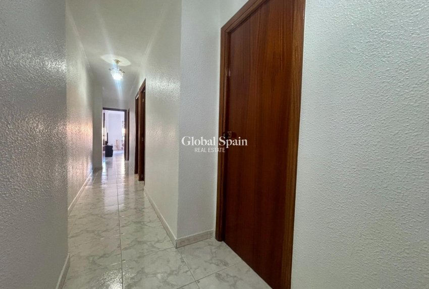 Wiederverkauf - WOHNUNG -
TORREVIEJA - Torrevieja