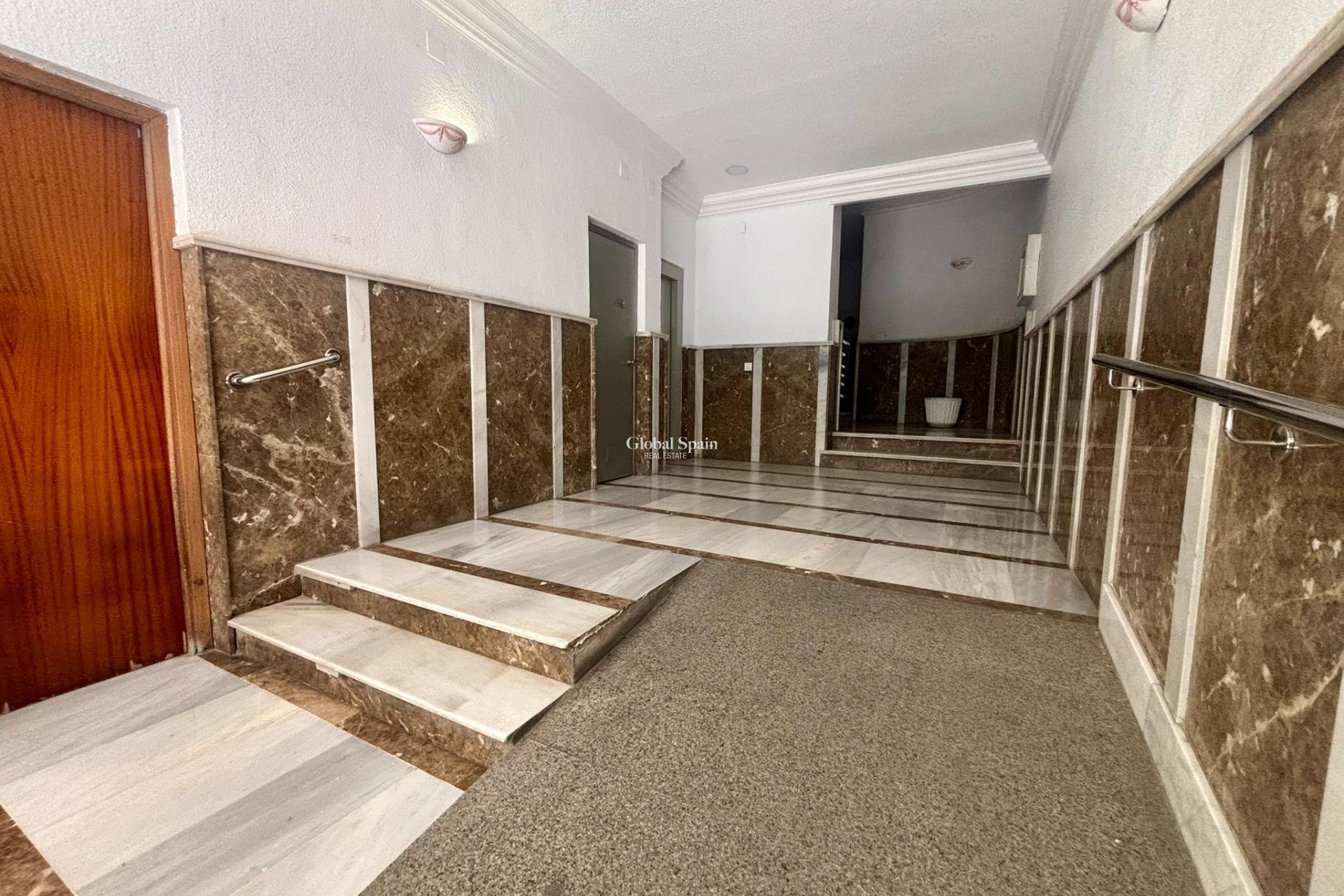 Wiederverkauf - WOHNUNG -
TORREVIEJA - Torrevieja