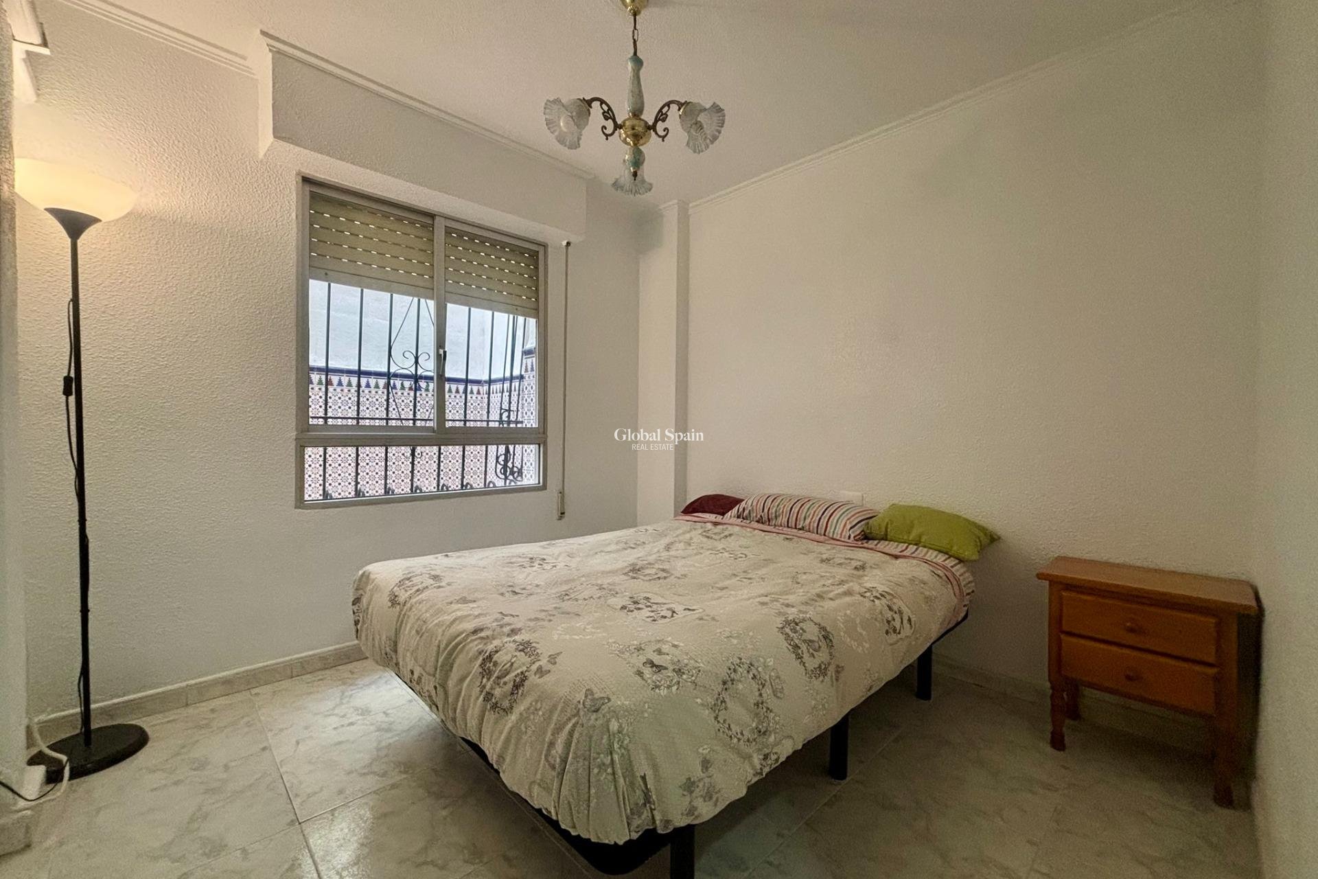 Wiederverkauf - WOHNUNG -
TORREVIEJA - Torrevieja