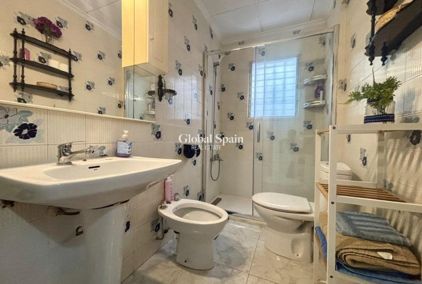 Wiederverkauf - WOHNUNG -
TORREVIEJA - Torrevieja