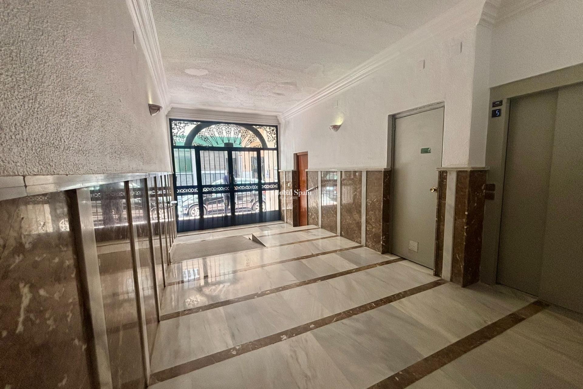 Wiederverkauf - WOHNUNG -
TORREVIEJA - Torrevieja