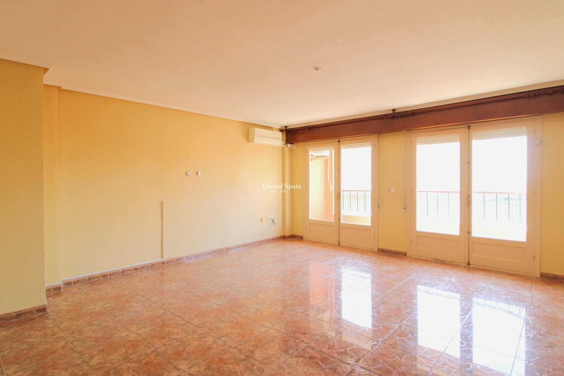 Wiederverkauf - WOHNUNG -
TORREVIEJA - Torrevieja