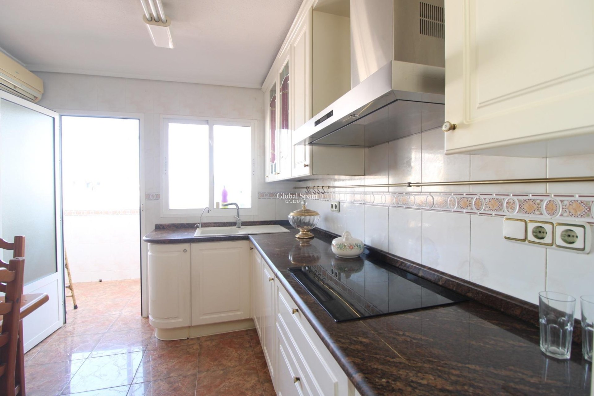 Wiederverkauf - WOHNUNG -
TORREVIEJA - Torrevieja