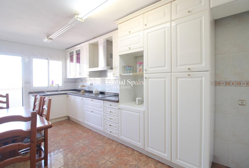 Wiederverkauf - WOHNUNG -
TORREVIEJA - Torrevieja
