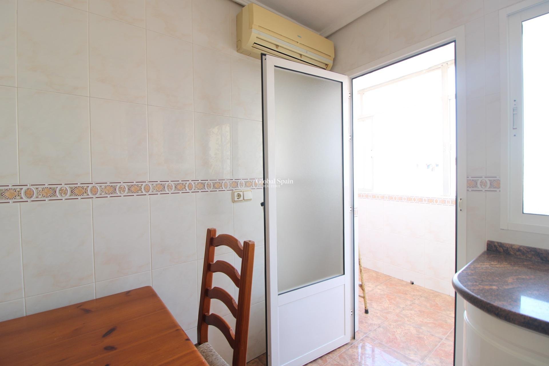 Wiederverkauf - WOHNUNG -
TORREVIEJA - Torrevieja