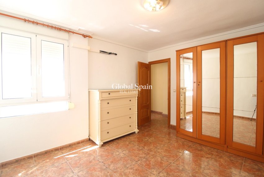 Wiederverkauf - WOHNUNG -
TORREVIEJA - Torrevieja