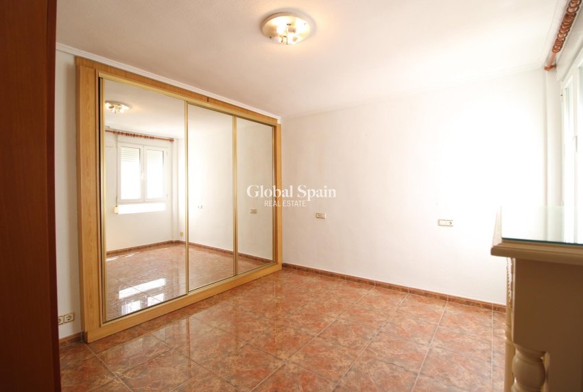 Wiederverkauf - WOHNUNG -
TORREVIEJA - Torrevieja