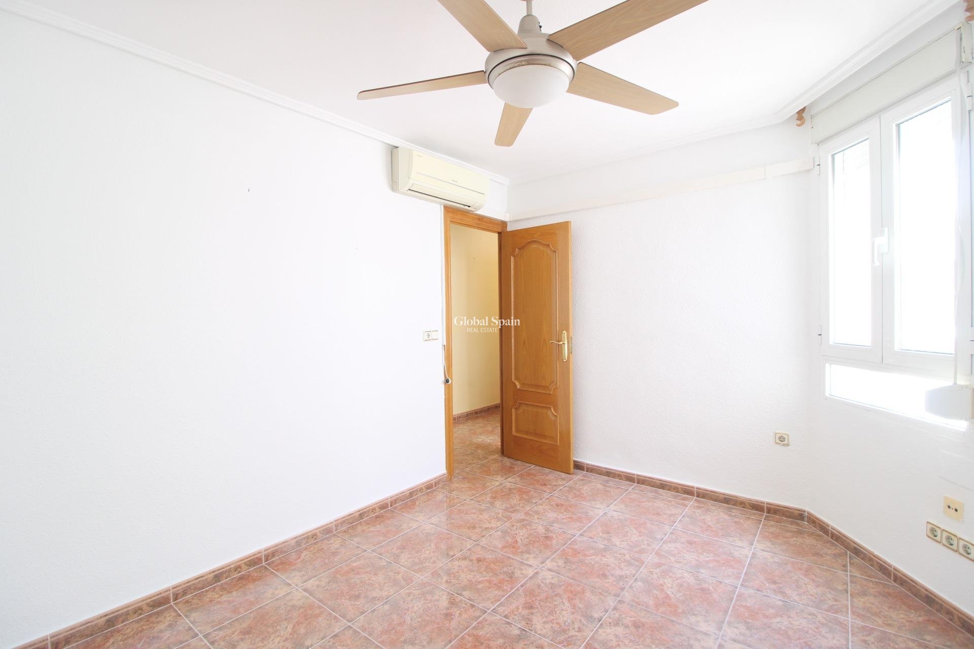 Wiederverkauf - WOHNUNG -
TORREVIEJA - Torrevieja