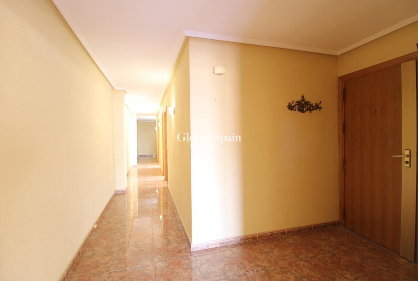 Wiederverkauf - WOHNUNG -
TORREVIEJA - Torrevieja