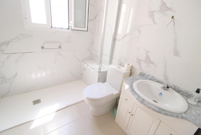 Wiederverkauf - WOHNUNG -
TORREVIEJA - Torrevieja