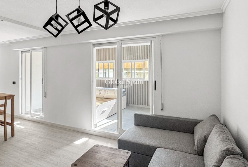 Wiederverkauf - WOHNUNG -
TORREVIEJA - Torrevieja