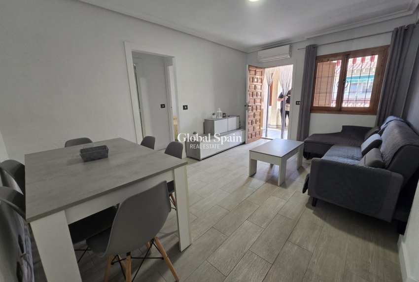 Wiederverkauf - WOHNUNG -
TORREVIEJA - Torrevieja