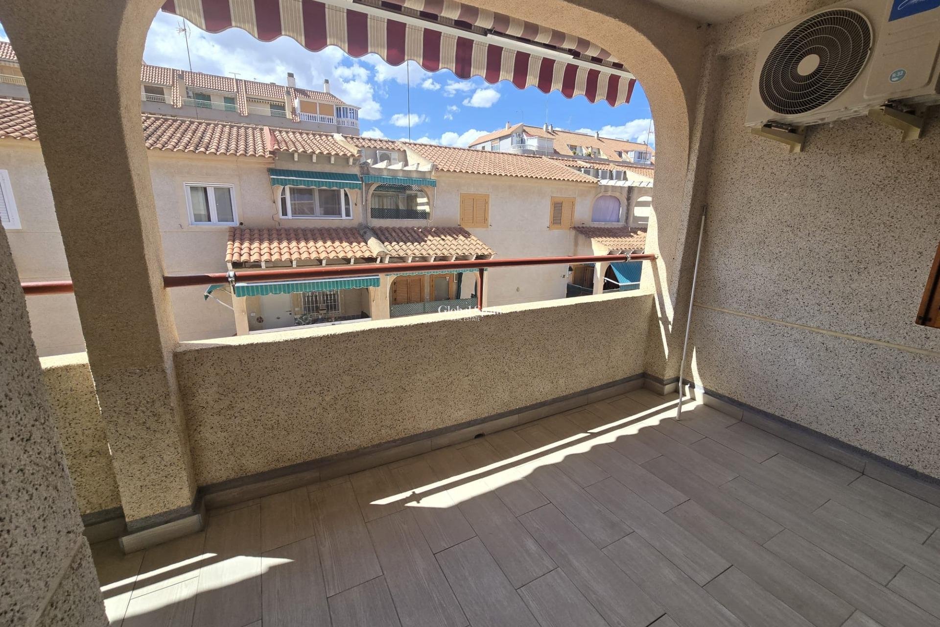 Wiederverkauf - WOHNUNG -
TORREVIEJA - Torrevieja