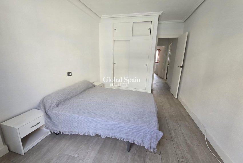 Wiederverkauf - WOHNUNG -
TORREVIEJA - Torrevieja