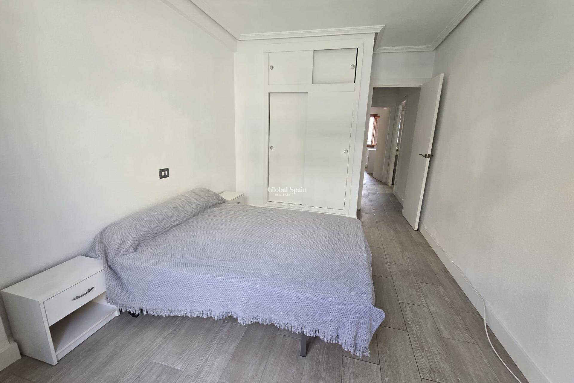 Wiederverkauf - WOHNUNG -
TORREVIEJA - Torrevieja