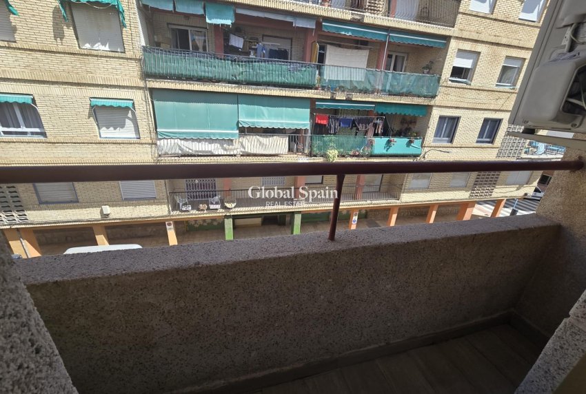 Wiederverkauf - WOHNUNG -
TORREVIEJA - Torrevieja