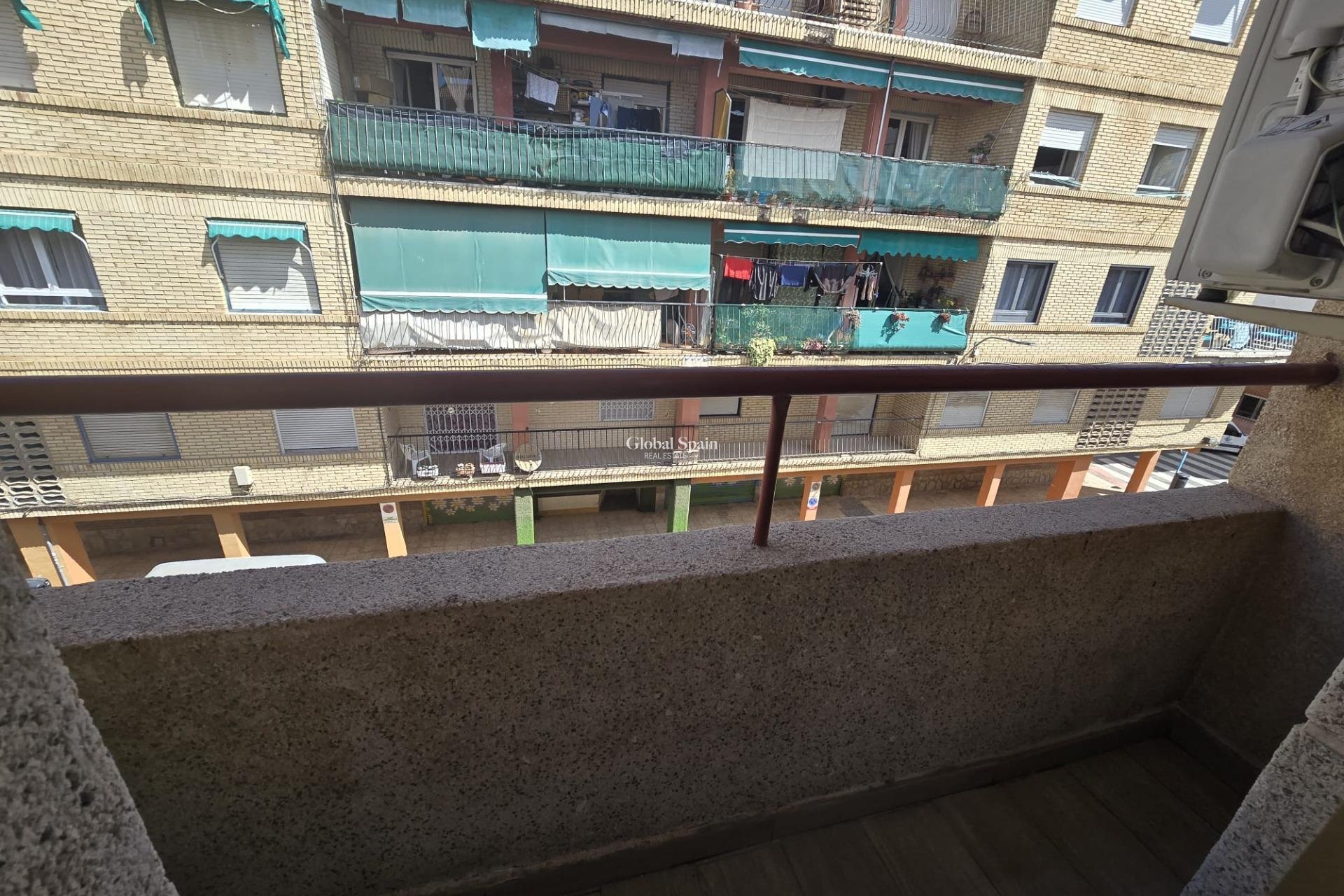 Wiederverkauf - WOHNUNG -
TORREVIEJA - Torrevieja