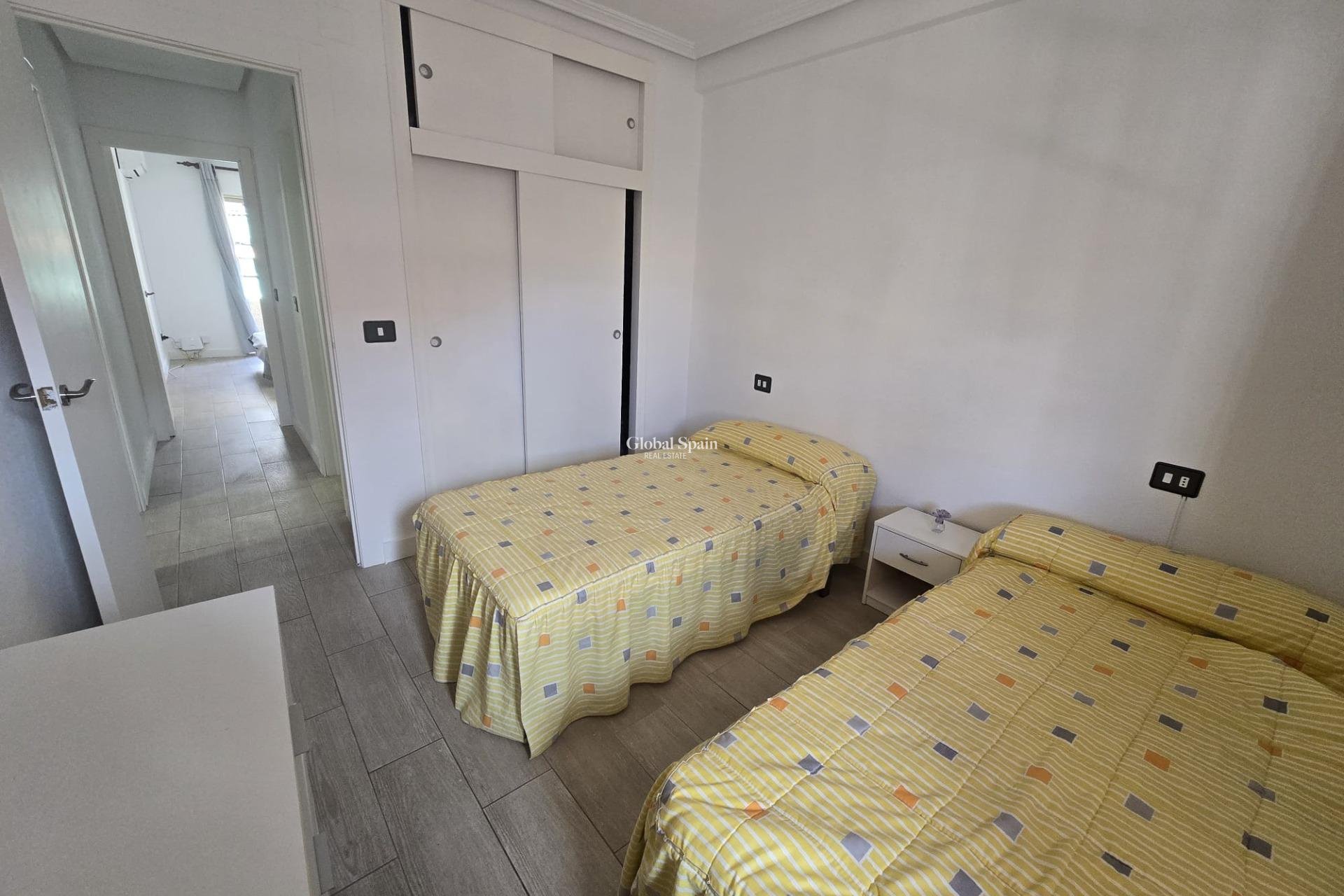Wiederverkauf - WOHNUNG -
TORREVIEJA - Torrevieja
