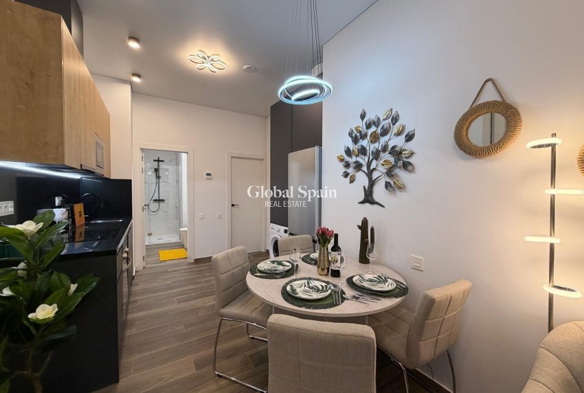 Wiederverkauf - WOHNUNG -
TORREVIEJA - Torrevieja