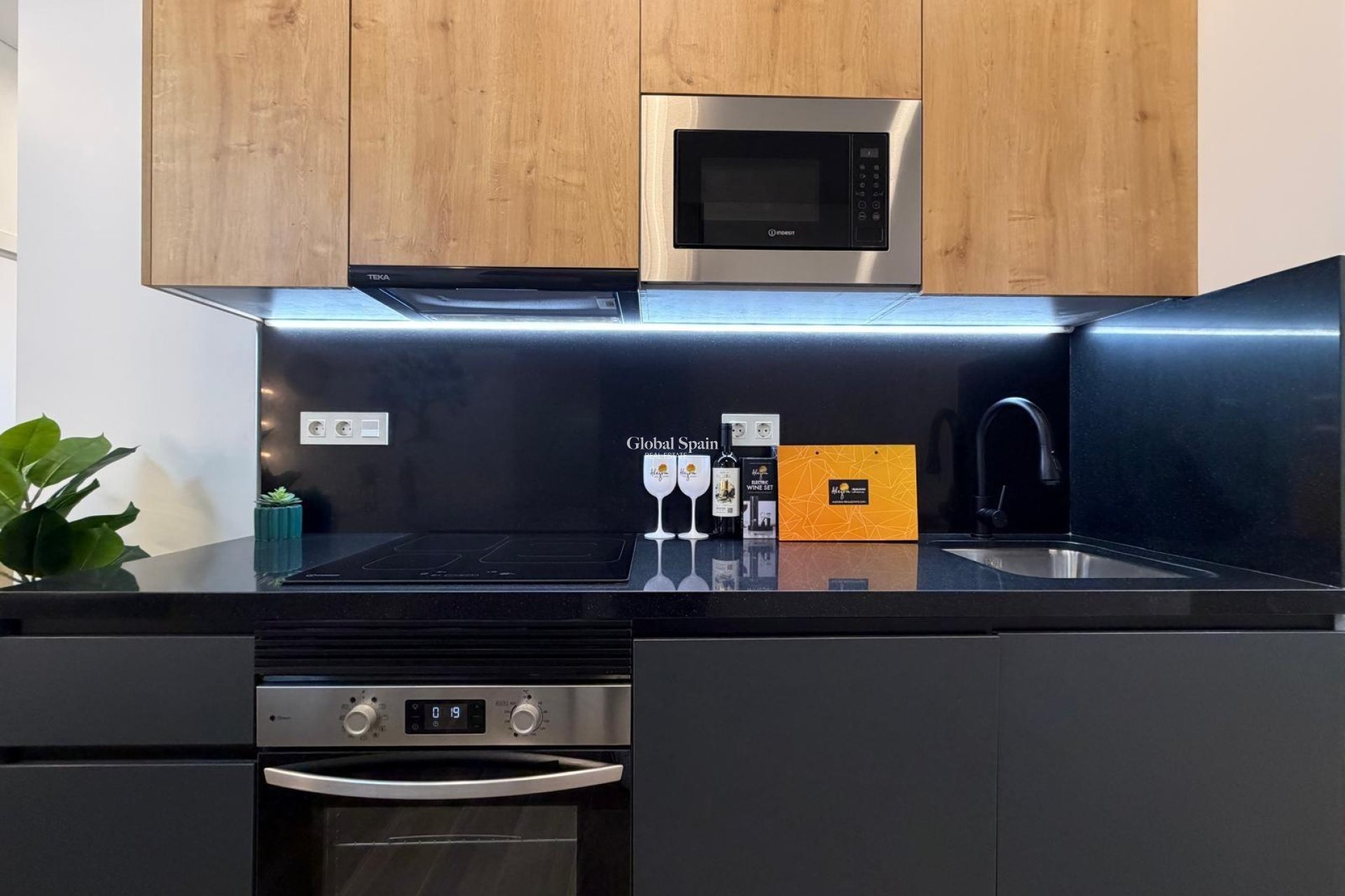 Wiederverkauf - WOHNUNG -
TORREVIEJA - Torrevieja