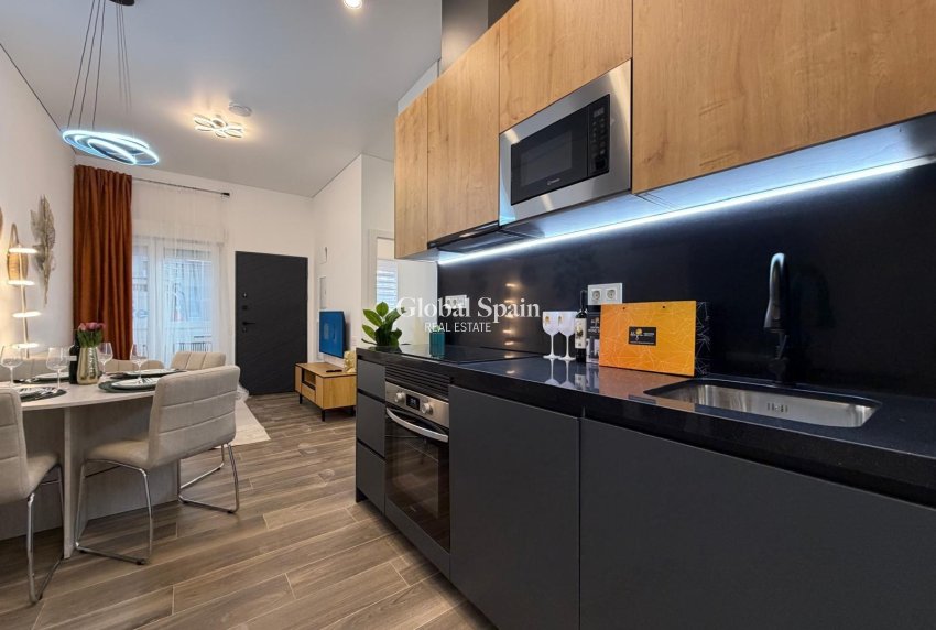 Wiederverkauf - WOHNUNG -
TORREVIEJA - Torrevieja