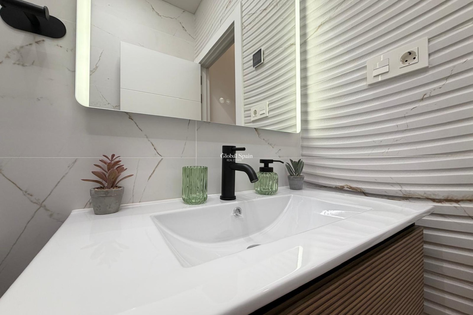 Wiederverkauf - WOHNUNG -
TORREVIEJA - Torrevieja
