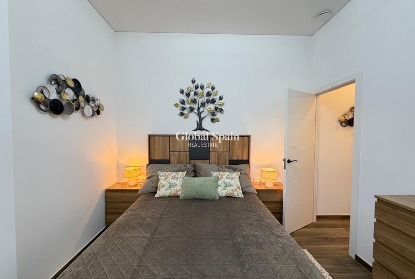 Wiederverkauf - WOHNUNG -
TORREVIEJA - Torrevieja