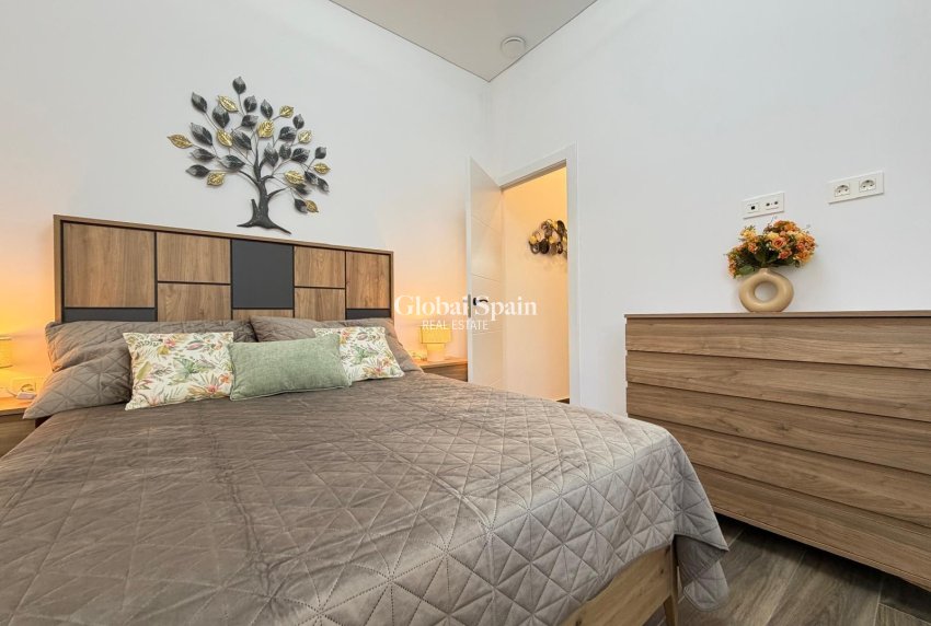 Wiederverkauf - WOHNUNG -
TORREVIEJA - Torrevieja