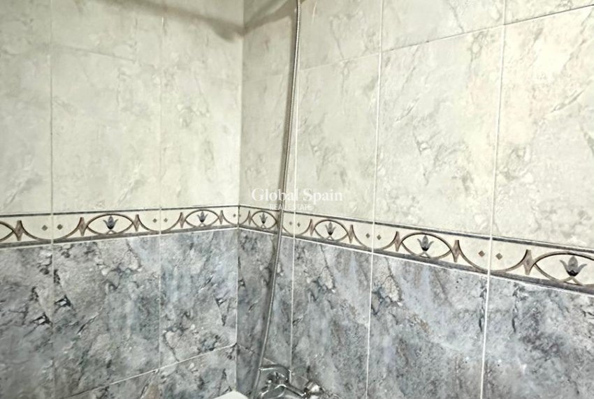 Wiederverkauf - WOHNUNG -
TORREVIEJA - Torrevieja