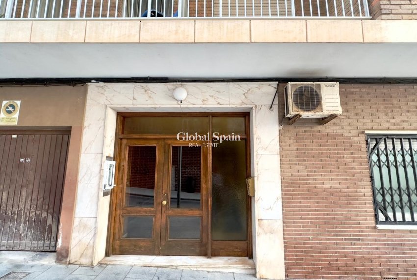 Wiederverkauf - WOHNUNG -
TORREVIEJA - Torrevieja