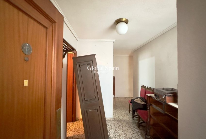 Wiederverkauf - WOHNUNG -
TORREVIEJA - Torrevieja