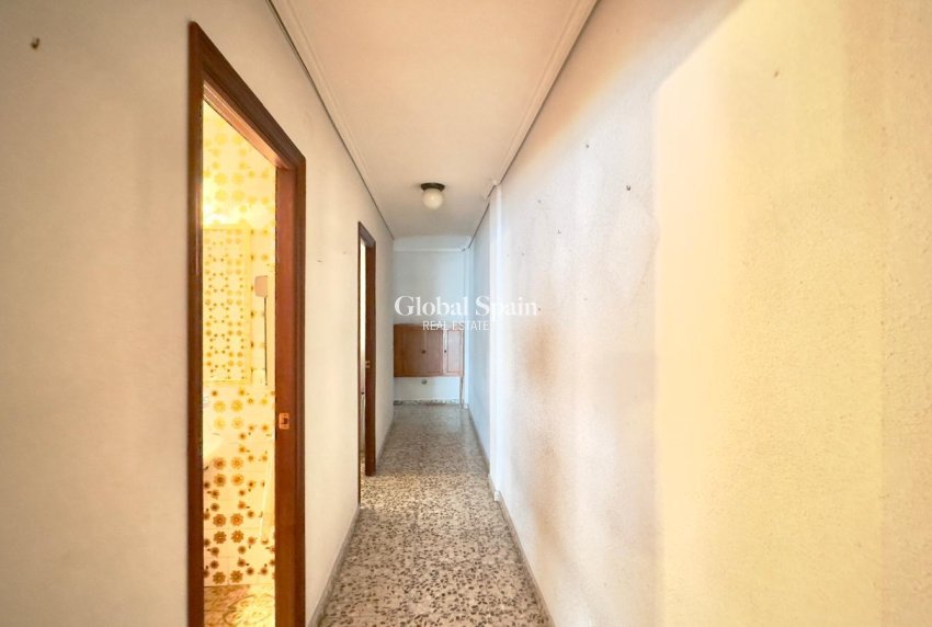 Wiederverkauf - WOHNUNG -
TORREVIEJA - Torrevieja