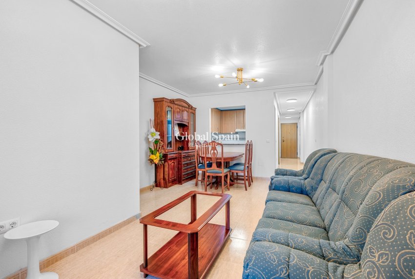 Wiederverkauf - WOHNUNG -
TORREVIEJA - Torrevieja