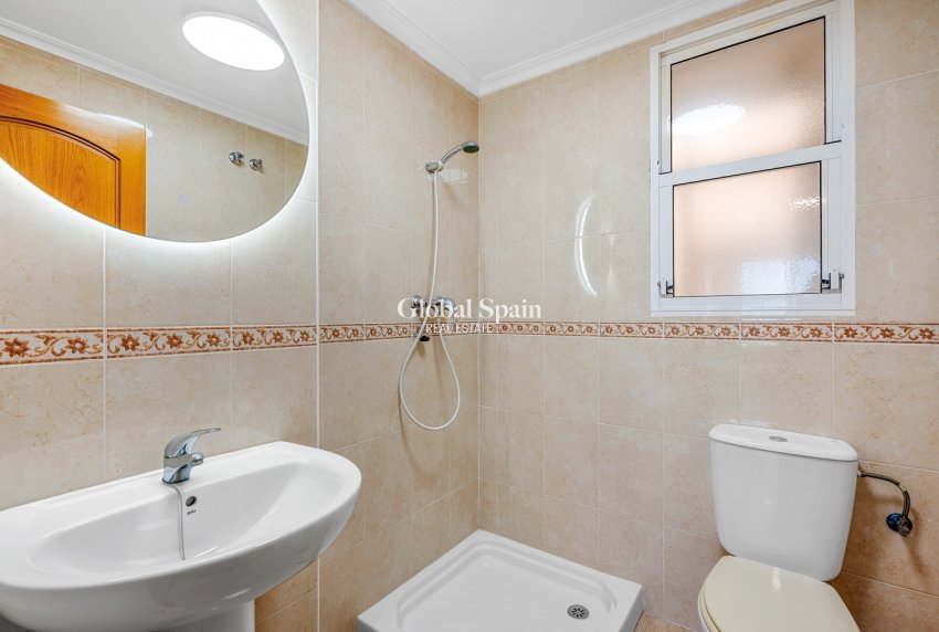 Wiederverkauf - WOHNUNG -
TORREVIEJA - Torrevieja
