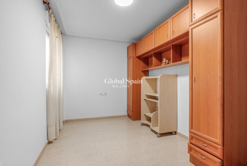 Wiederverkauf - WOHNUNG -
TORREVIEJA - Torrevieja