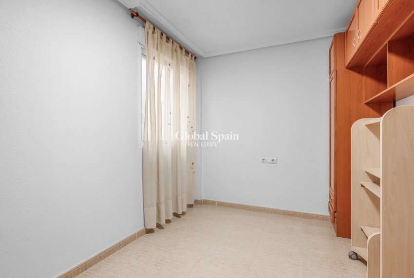 Wiederverkauf - WOHNUNG -
TORREVIEJA - Torrevieja