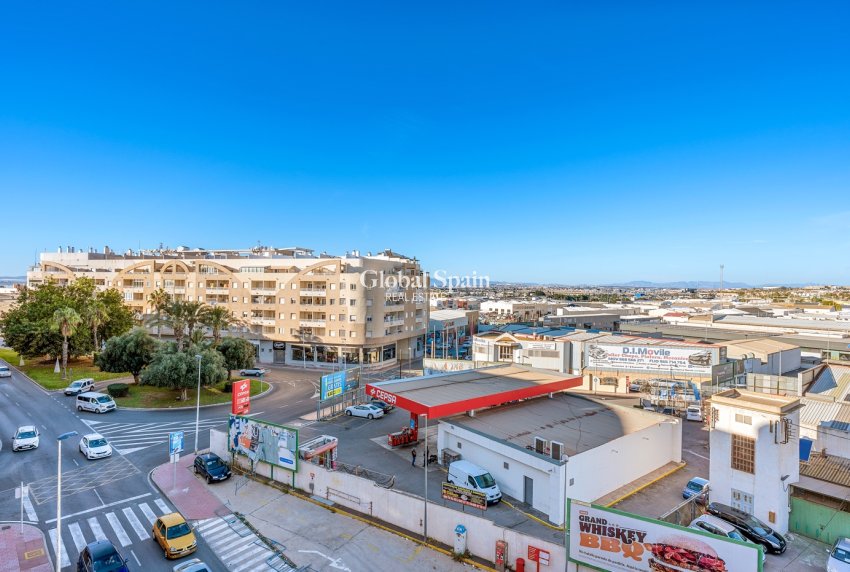Wiederverkauf - WOHNUNG -
TORREVIEJA - Torrevieja