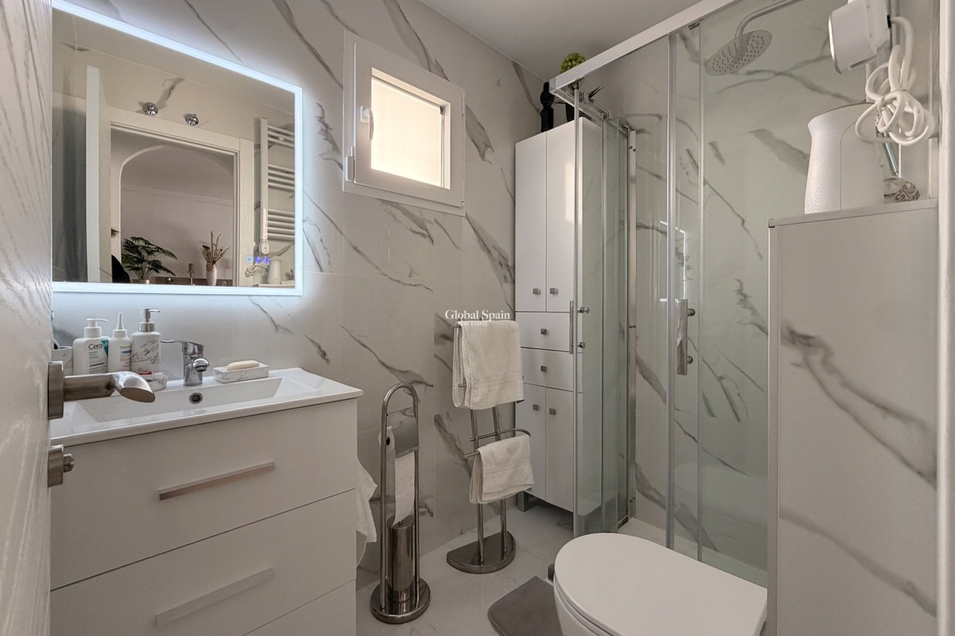 Wiederverkauf - WOHNUNG -
TORREVIEJA - Urb. Calas Blancas III